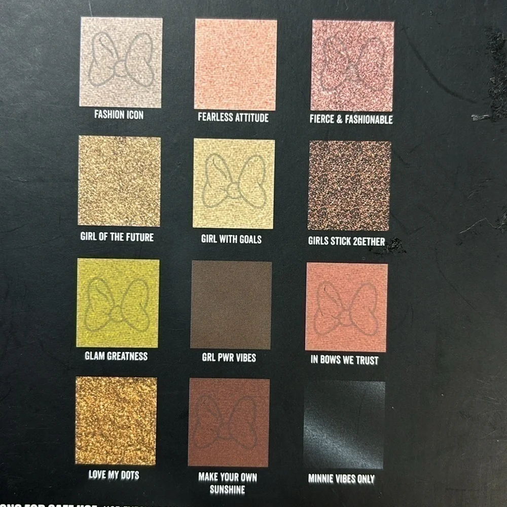 Disney Minnie Mouse 12  eyeshadow Palette with built in mirror